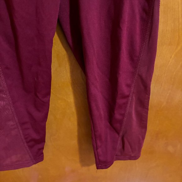 C-mode Athletic Capri Maroon size S/M - Picture 5 of 13